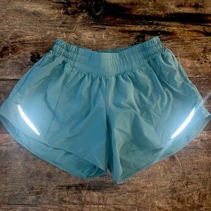 Lululemon Hotty Hot Low Rise Short 4”